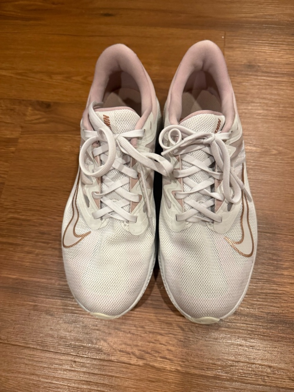 Nike Women's White and Light Pink Athletic Sneakers